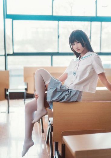 国产中长毛领女士羽绒服_英文版字幕