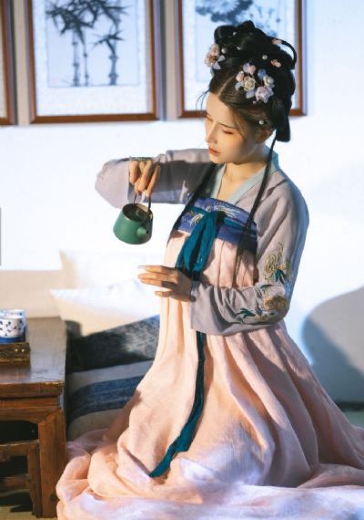 www亚洲最大夜色伊人_剧情片在线观看