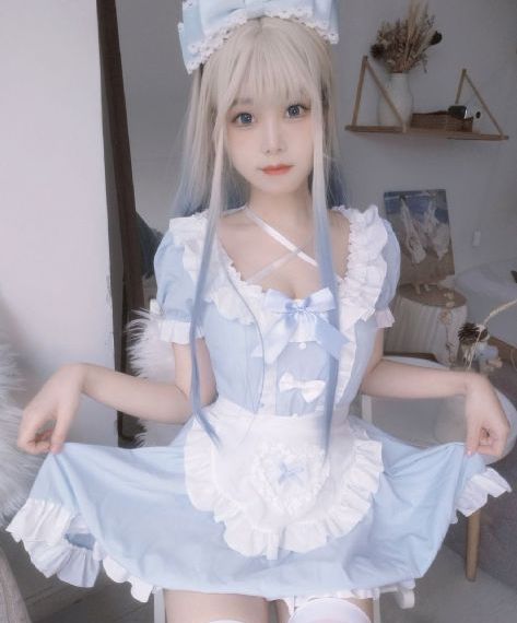 欧美美女掰逼_720高清完整版播放